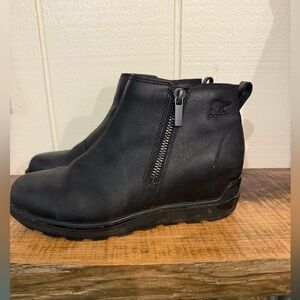 Sorel Evie waterproof zip booties size 9